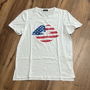 “Destroyed” Patriotic over sized  Red/WhiteBlue Lip tee (NWOT)